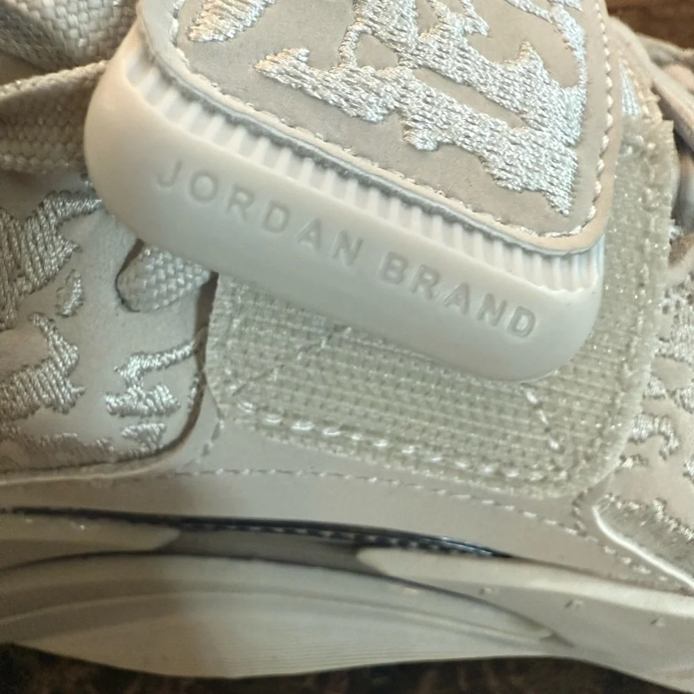 Nike. Air Jordan Zion 3 M.U.D. SE 'Light Bone'. Size 6.5.